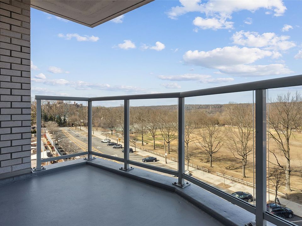 1st image of 3333 Henry Hudson Parkway #6H