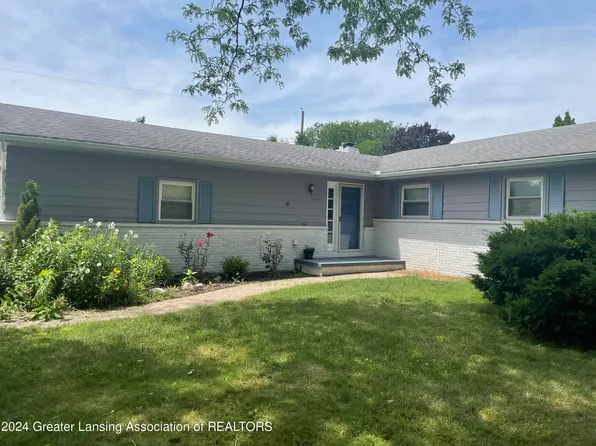434 Green Meadows Dr, Lansing, MI 48917