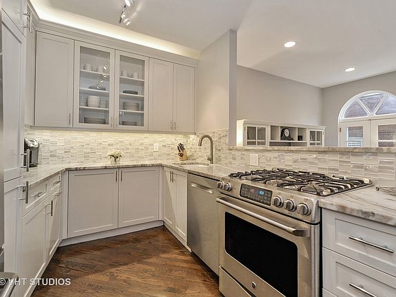 4th image of 933 W Montana St #2
