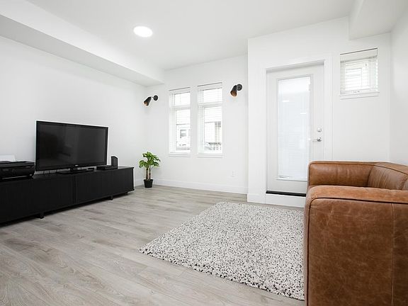 5th image of 1331 Hachey Ave #109