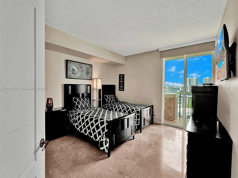 17555 Atlantic Blvd #806 — Photo 22