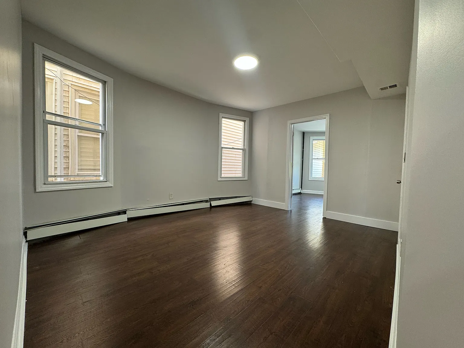 3 bed, 1000 sqft, $2,350 — Photo 4