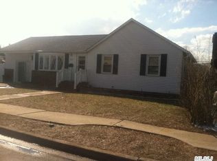 86 Newport Rd, Island Park, NY 11558