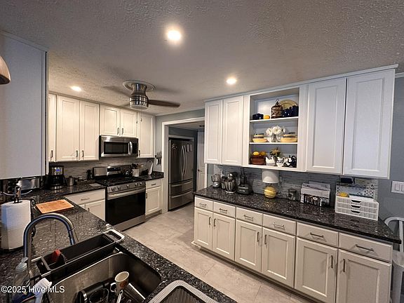 3rd image of 915 Midland Drive