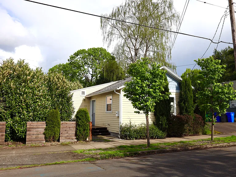712 SE 42nd Ave — Photo 3