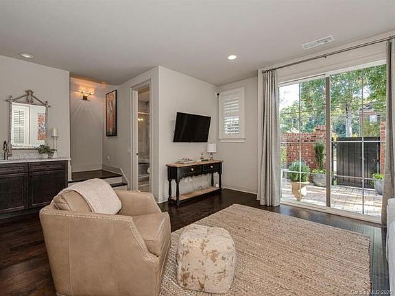 4th image of 1221 Cotswold Pl