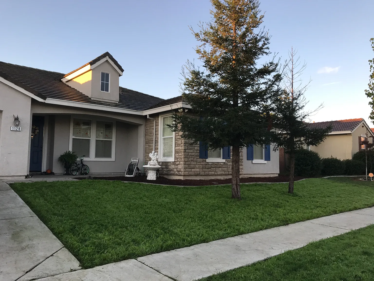 1128 Broken Spur Way photo 1