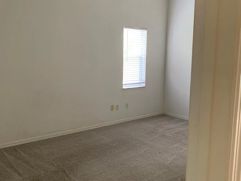 138 Barrington Dr — Photo 16