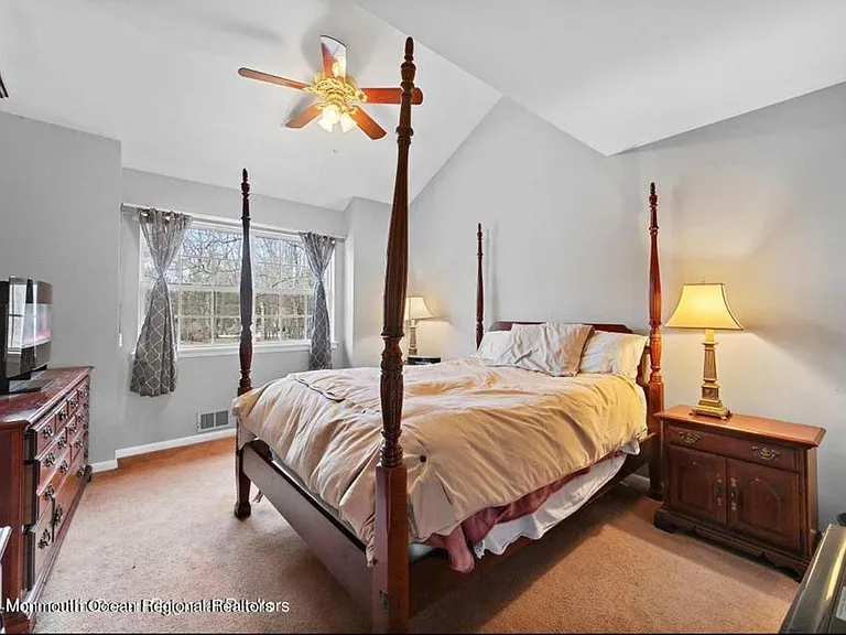 502 Cobain Rd — Photo 10