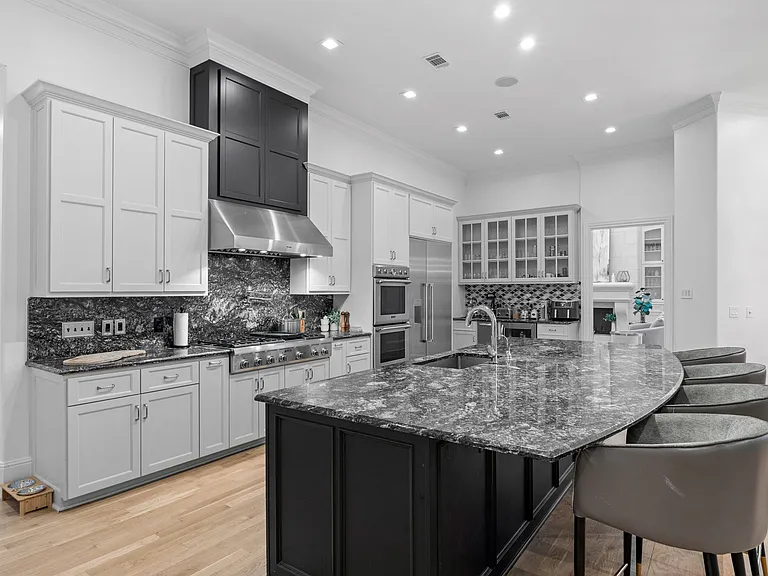 1415 Richland Woods Ln — Photo 16