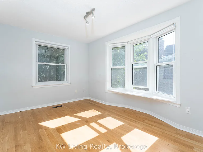 96 Confederation Way — Photo 8