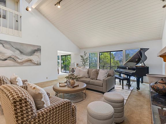 4th image of 8903 S Cobble Crest Ln