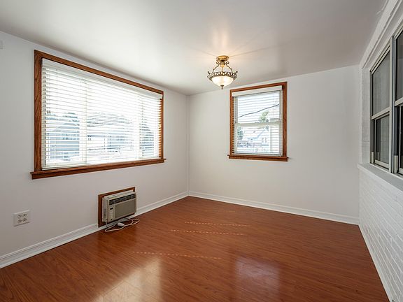 2nd image of 1835 W Berteau Ave #1