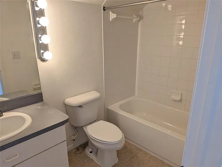 24606 Victoria Wood Ct — Photo 16