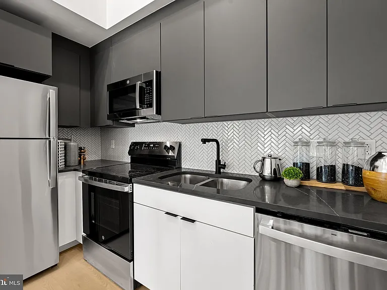 600 N Howard St #202 — Photo 6