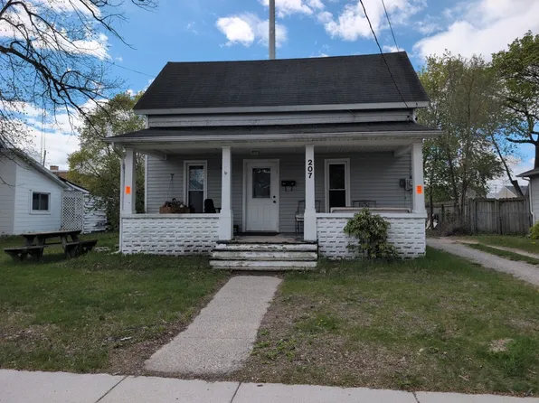 207 W 6th St, Clare, MI 48617