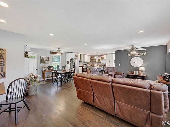 4th image of 421 Harris Ln