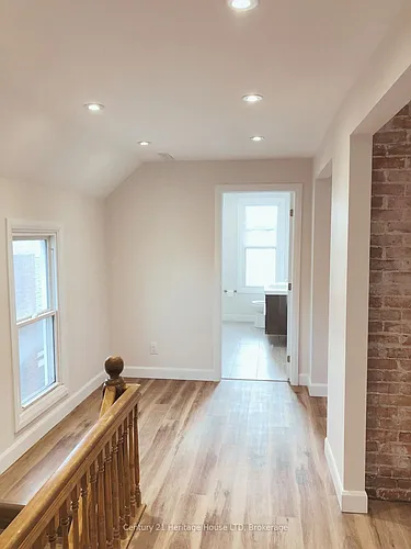 61 Phipps St #UPPER Photo 1