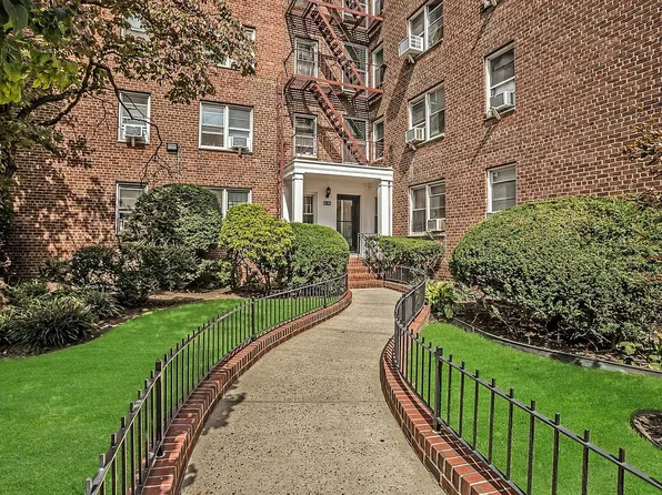 3449 81st St #4L, Flushing, NY 11372