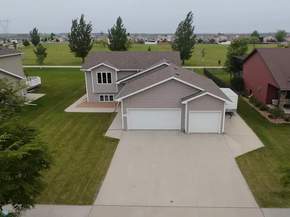 4883 Lavonne Ct S, Fargo, ND 58104