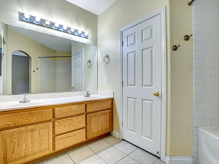 8737 Radiant Ruby Ave — Photo 26