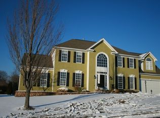 72 Allsmeer Dr, West Grove, PA 19390