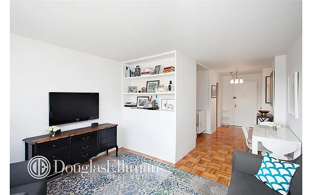 Sold by Douglas Elliman | media 6