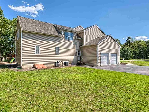 2nd image of 803 Forest Park Dr