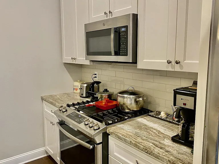 77 Van Dam St #302 — Photo 13
