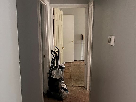3rd image of 7019 Golden Meadows Rd