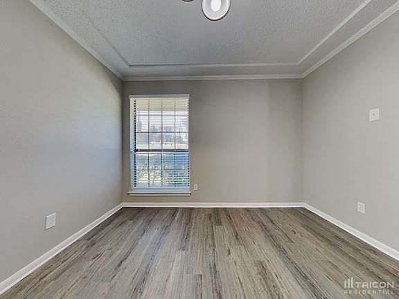 4th image of 1729 Saint James Dr