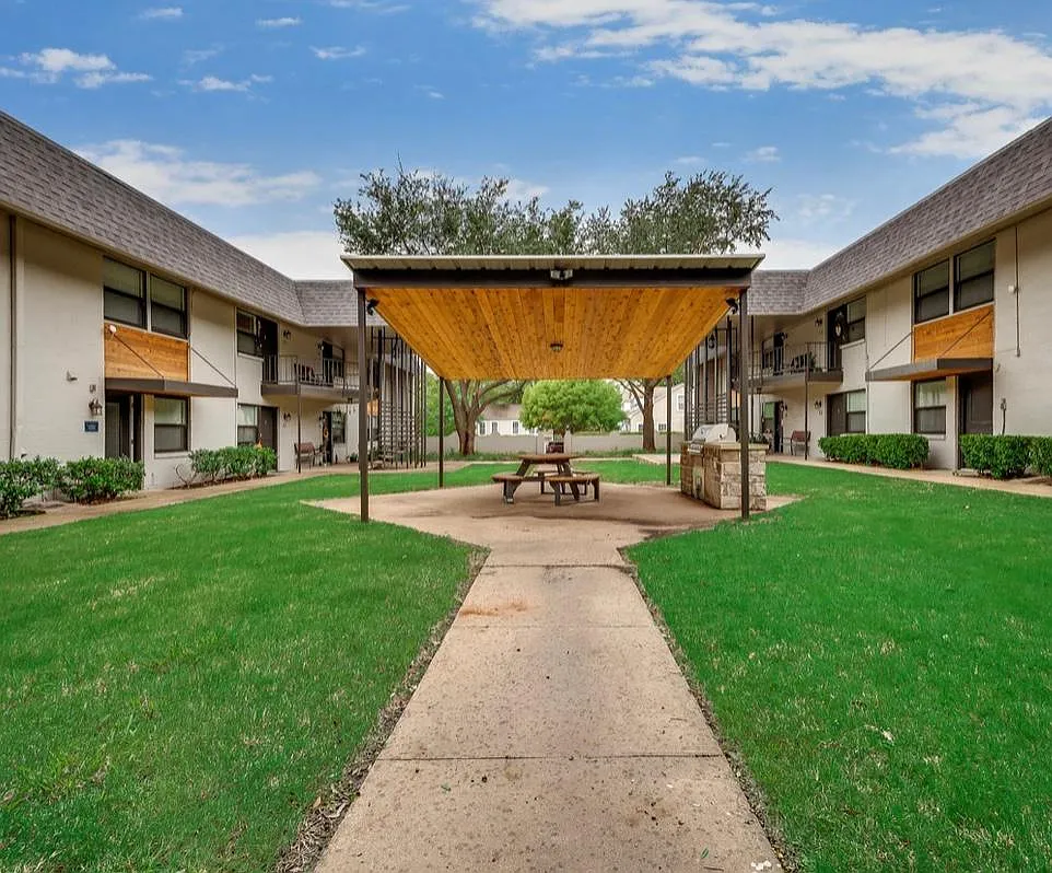 500 W Lamar St McKinney, Tx. 75069 — Photo 2