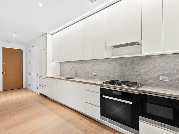 2nd image of 15 W 61st St #4E