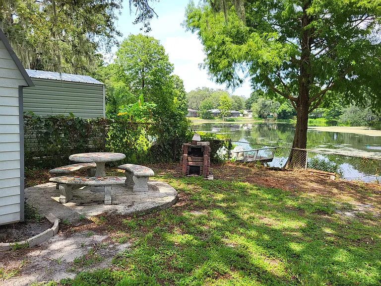 10215 Cliff Cir — Photo 11
