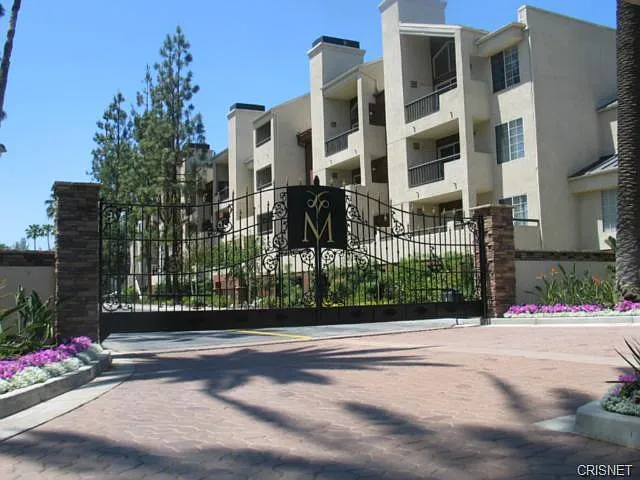 5520 Owensmouth Ave #313