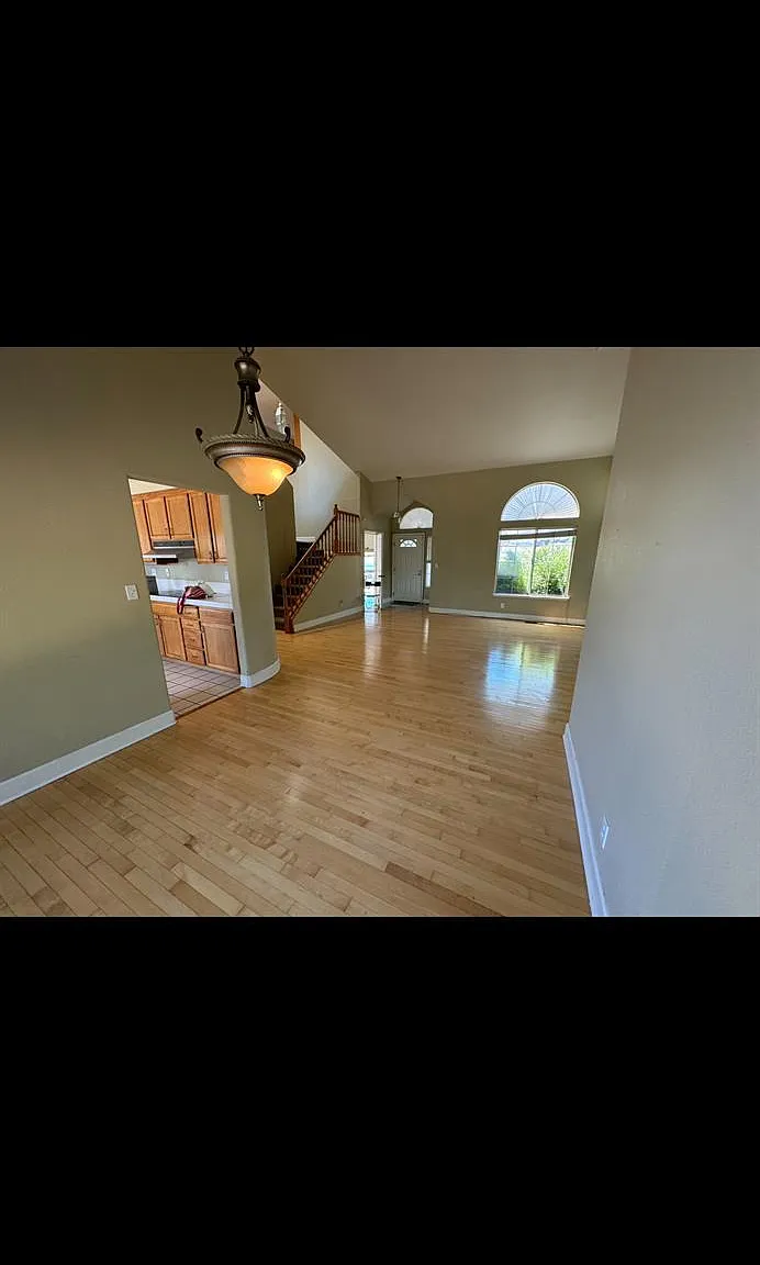 4 bed, 2.5 bath, 2188 sqft, $3,000 — Photo 4