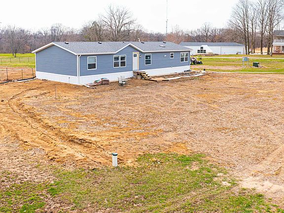 2nd image of 2606 Bloomington Rd