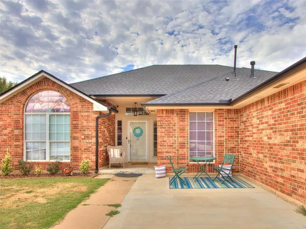 11712 SW 7th St, Yukon, OK 73099