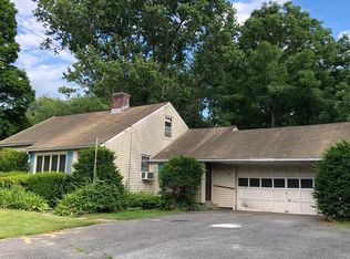 11 Hampden Rd, East Longmeadow, MA 01028
