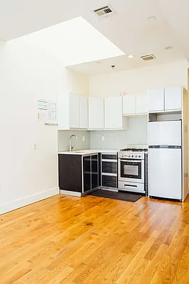 Rented by Nooklyn NYC LLC | media 53