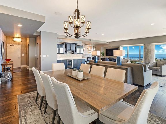 5th image of 923 E Kilbourn AVENUE #1402