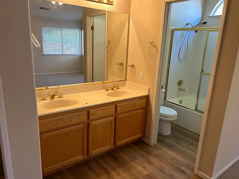 580 Creekwood Ct — Photo 17