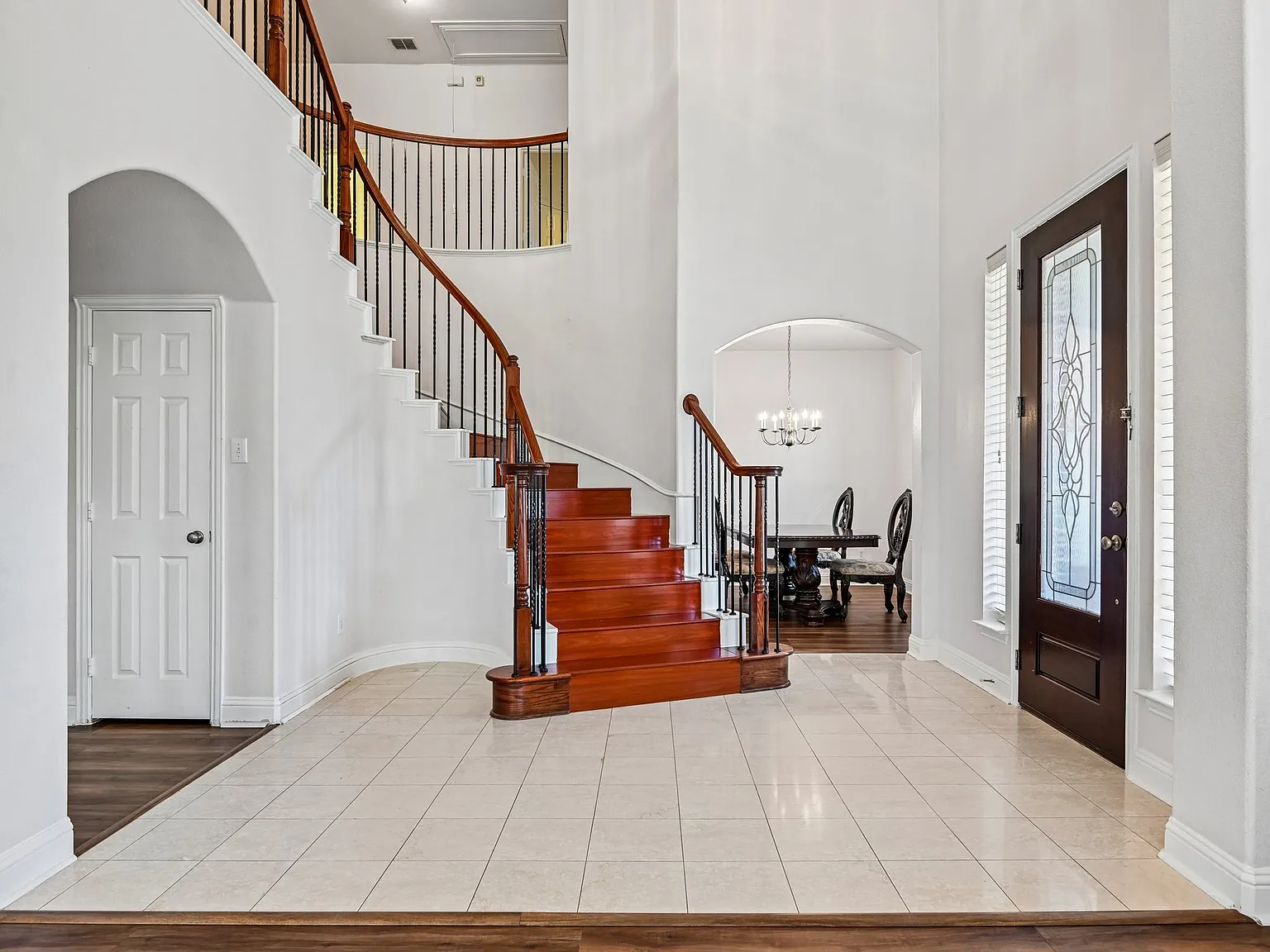 5 bed, 3243 sqft, $2,995 — Photo 4