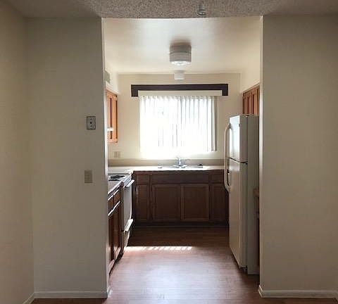 4th image of 3462 E Flower St