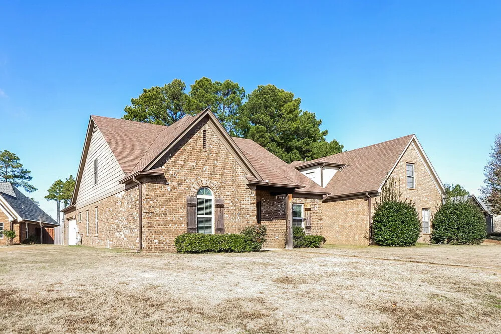 4 bed, 3.0 bath, 1856 sqft, $2,115 — Photo 4