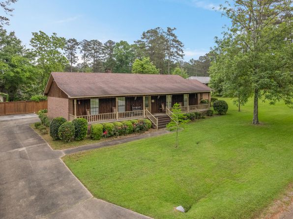 108 Pinecrest St, Collins, MS 39428