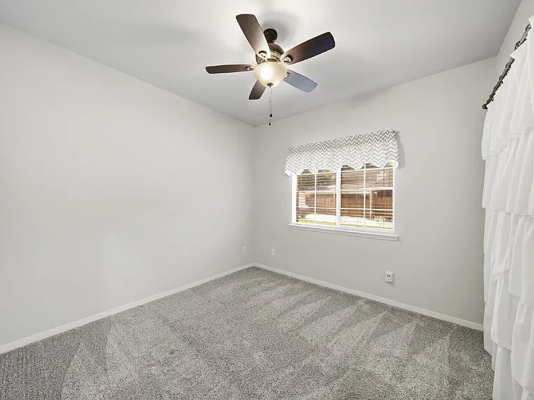 2875 Wimbledon Ln — Photo 9