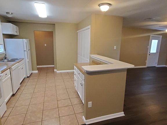 2nd image of 435 E Wildwood Dr