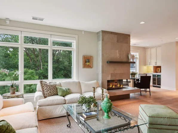 875 Lake St N APT 213, Wayzata, MN 55391