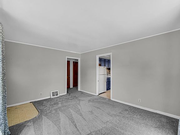 3rd image of 305 N Cavender St